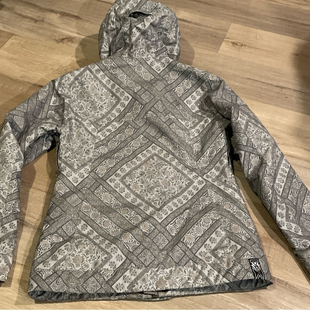 Burton Dryride The White Collection Floral Women's Ski Snowboard Jacket Size M - Picture 8 of 8